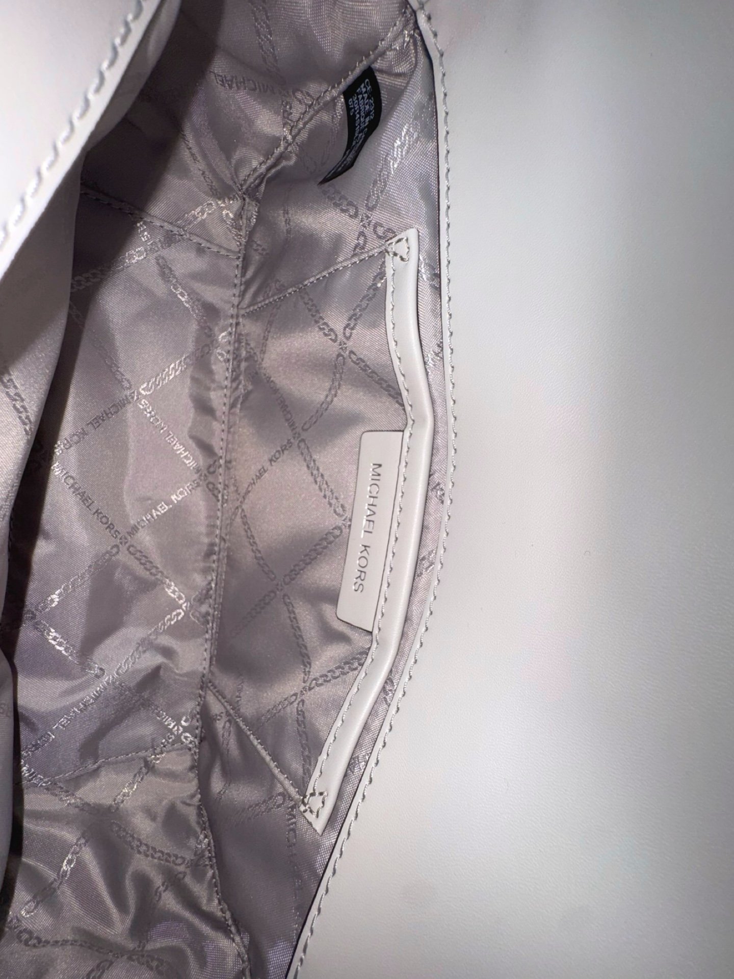 MICHAEL KORS - TRIBECA PADDED BAG - Image 7
