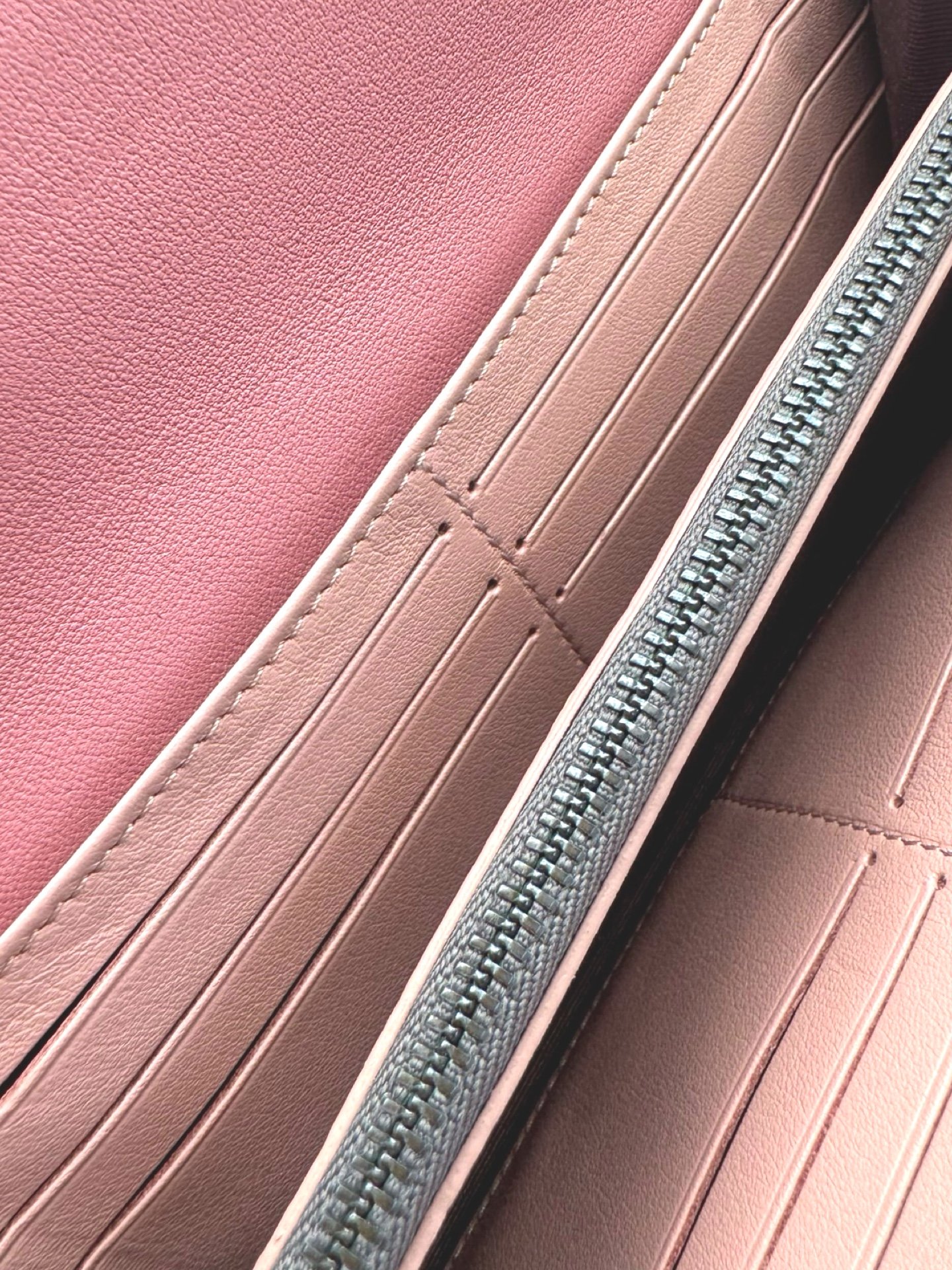 CAROLINA HERRERA - INITIAL INSISGNIA WALLET - Image 10