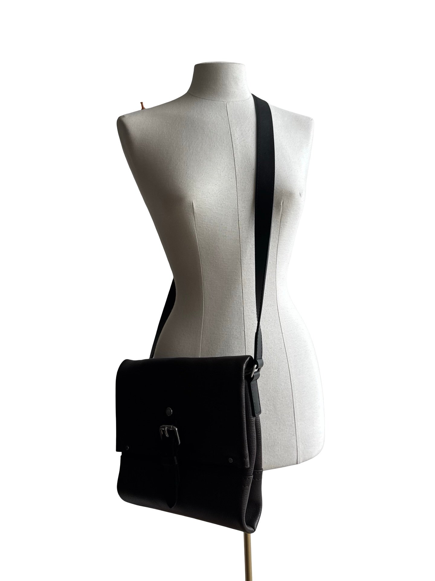 LOUIS VUITTON - UTHA CANYON PM SHOULDERBAG - Image 9