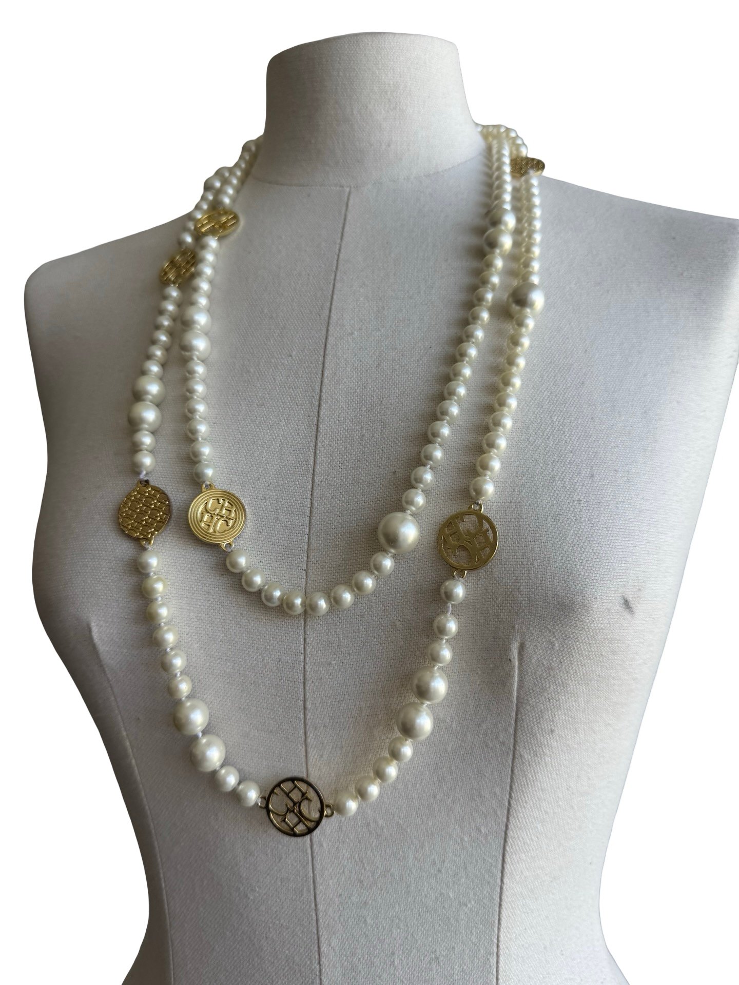 CAROLINA HERRERA - NECKLACE SIGNET AUDREY PEARLS - Image 9